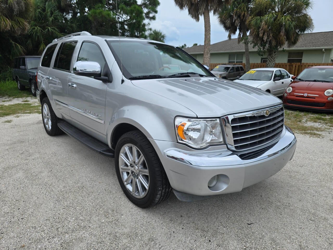2007 Chrysler Aspen Limited photo 2