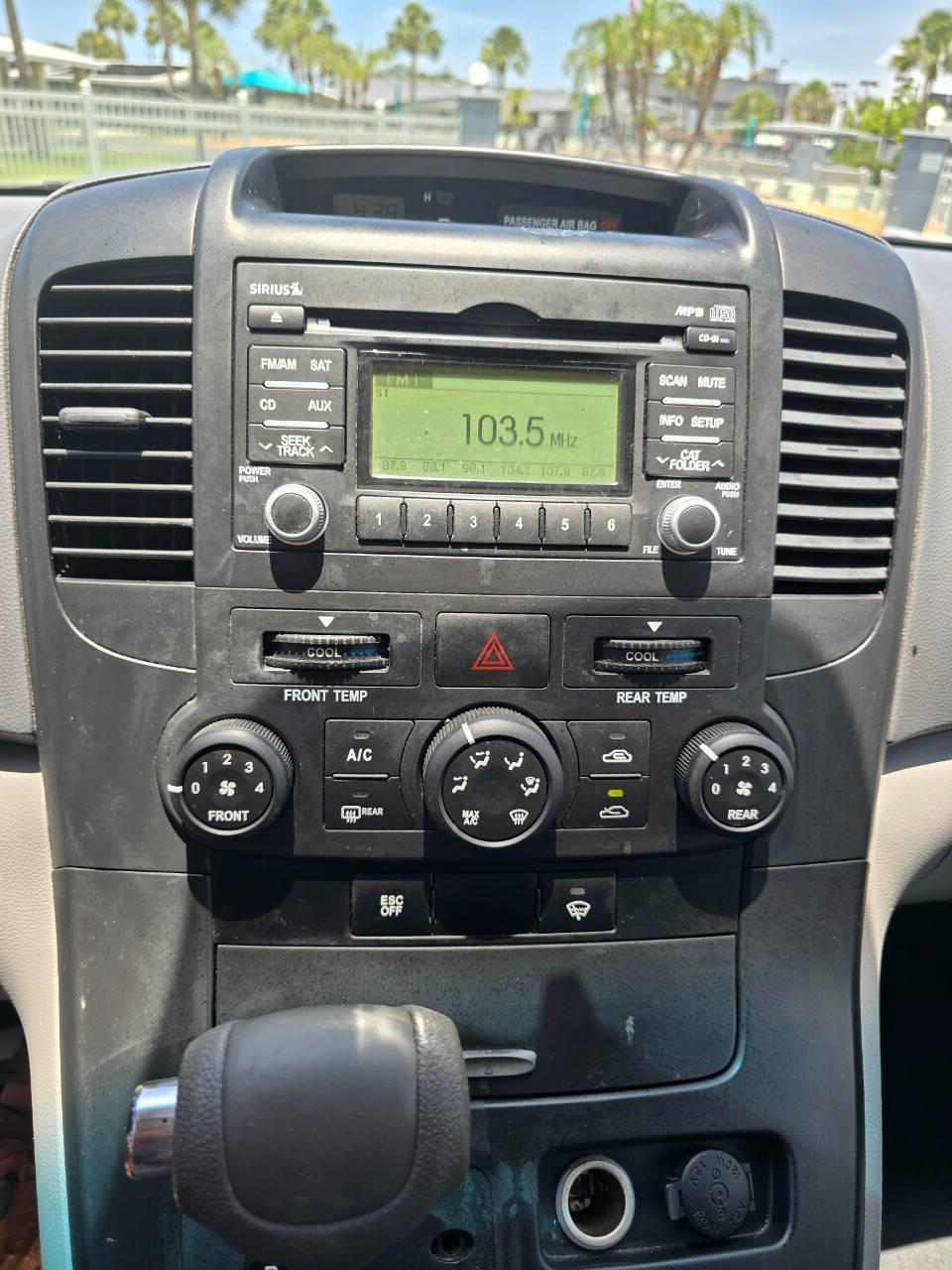 2009 Kia Sedona LX photo 12