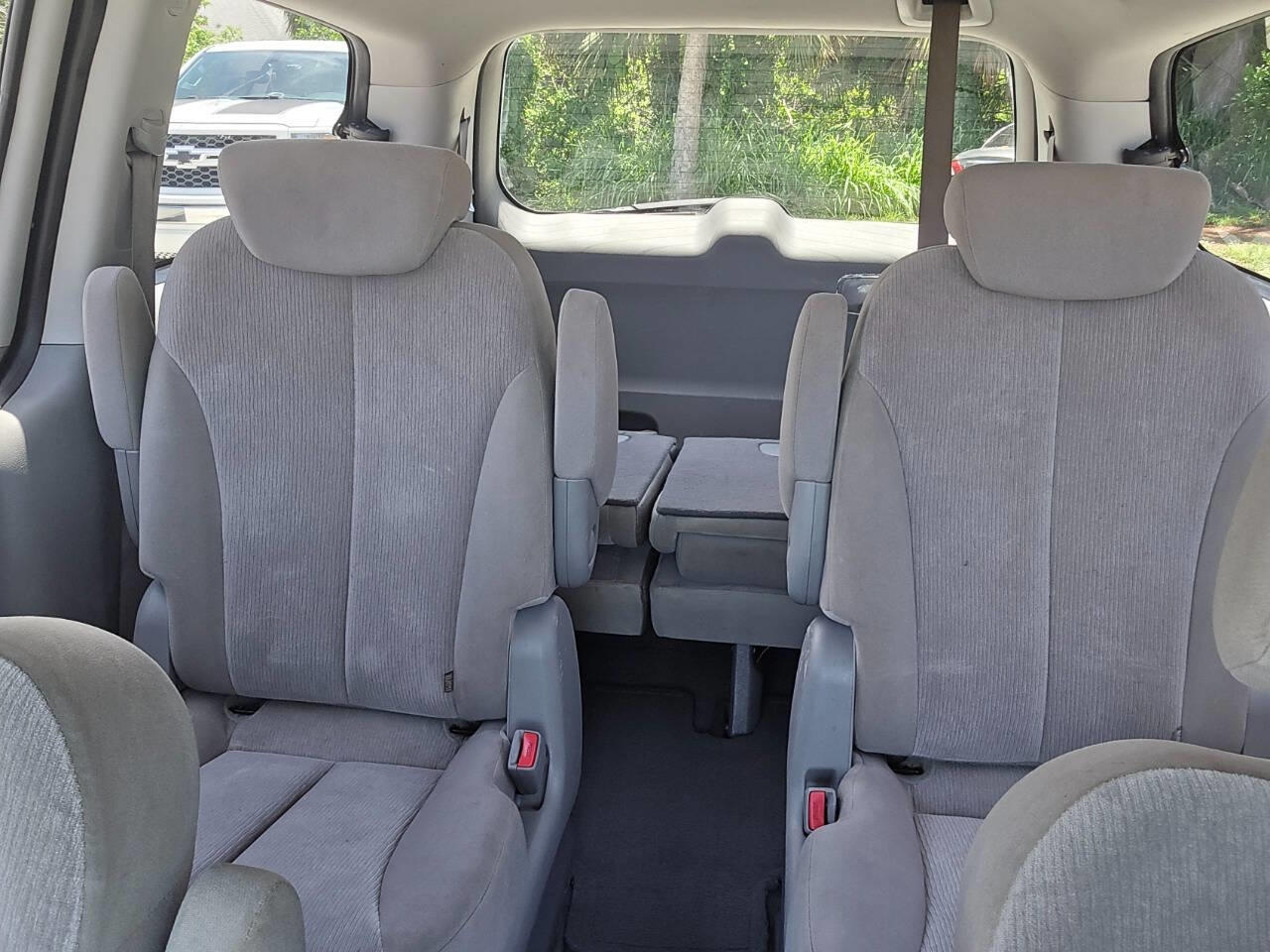 2009 Kia Sedona LX photo 4