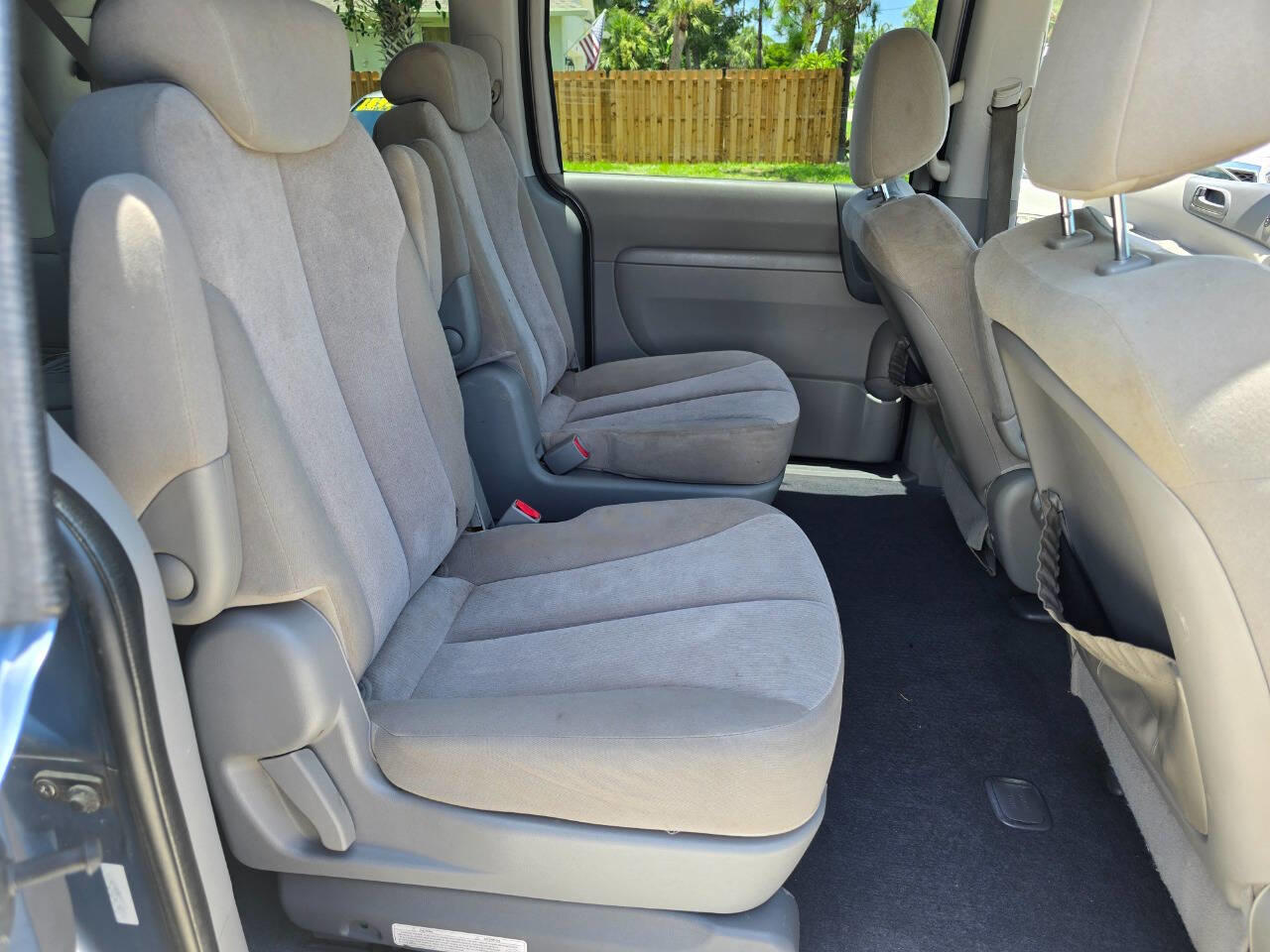 2009 Kia Sedona LX photo 6
