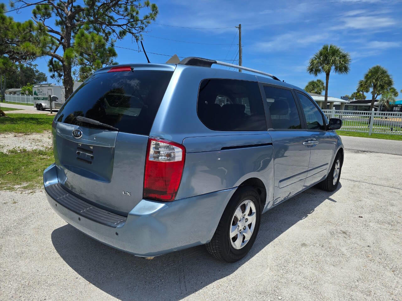 2009 Kia Sedona LX photo 8