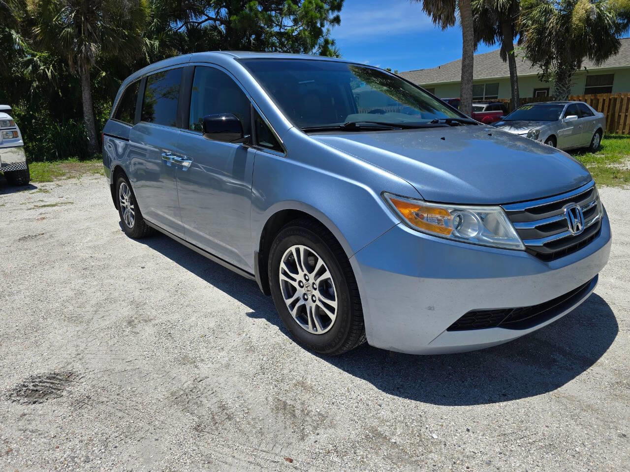 2011 Honda Odyssey photo 3