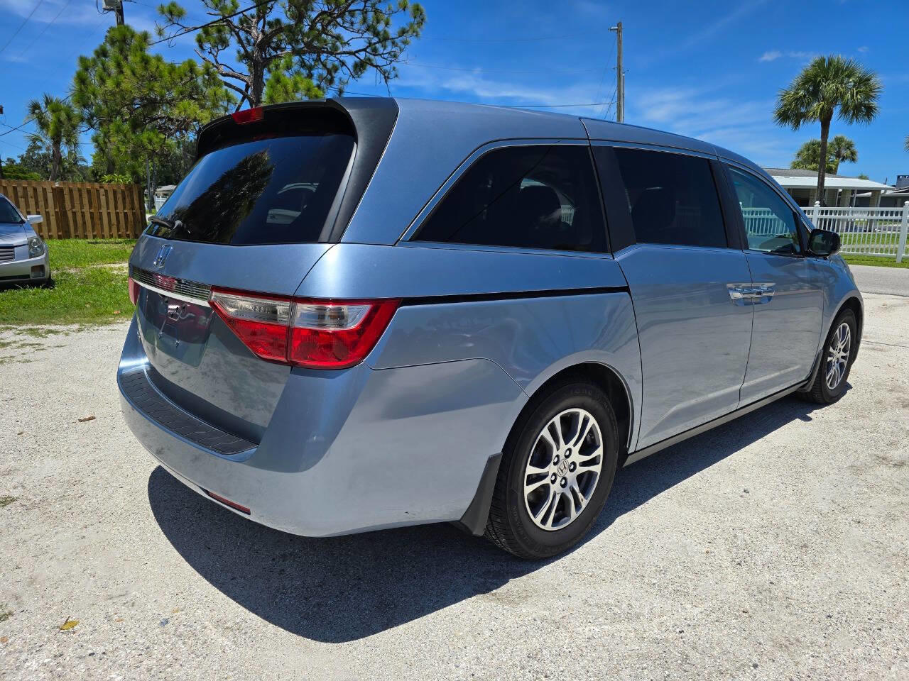 2011 Honda Odyssey photo 7