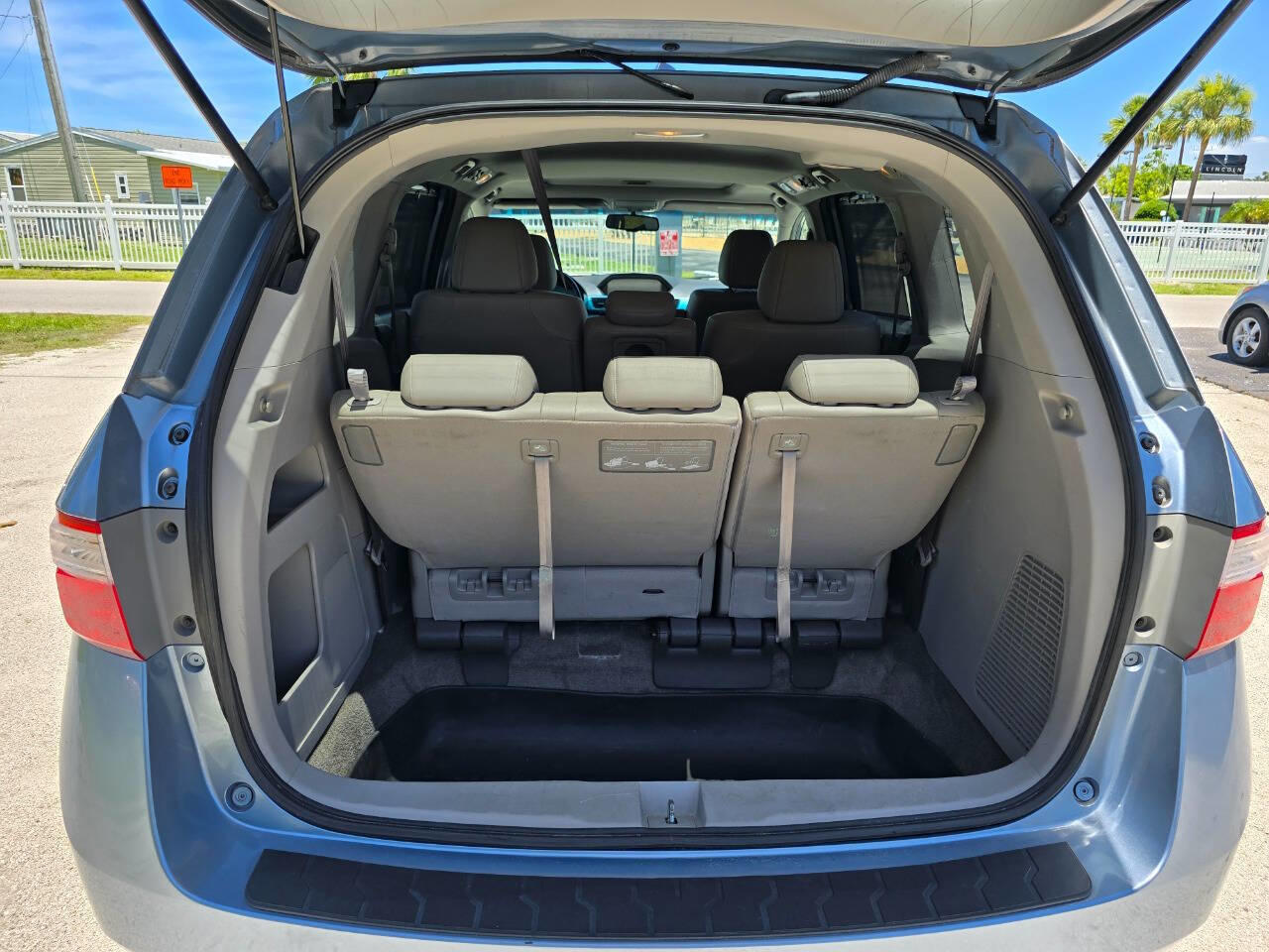2011 Honda Odyssey photo 8