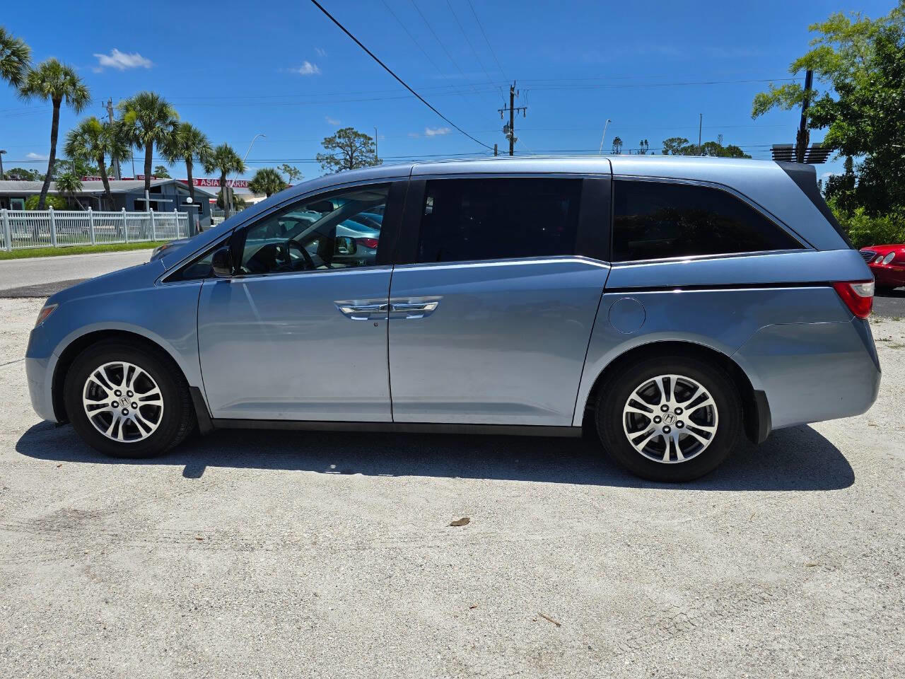 2011 Honda Odyssey photo 10