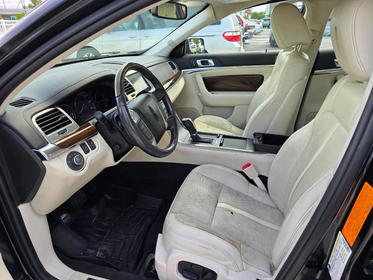 2011 Lincoln MKS photo 2