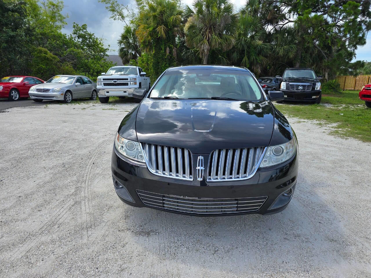 2011 Lincoln MKS photo 3