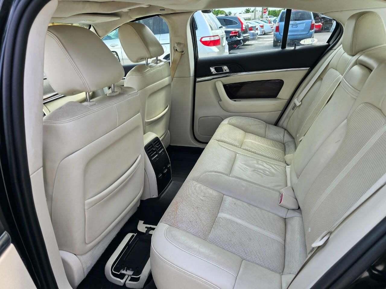 2011 Lincoln MKS photo 4