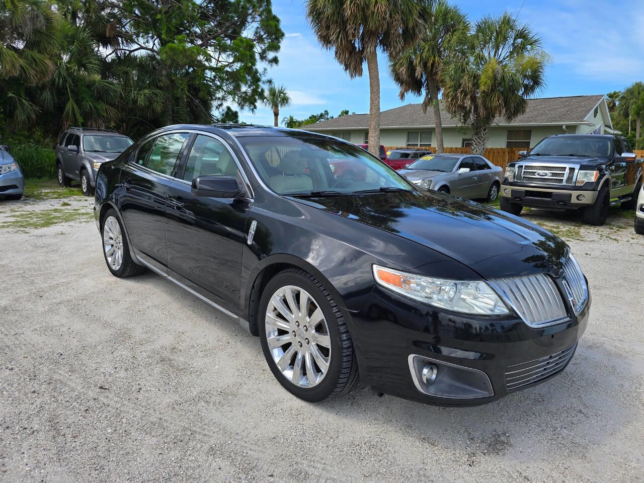 2011 Lincoln MKS photo 5