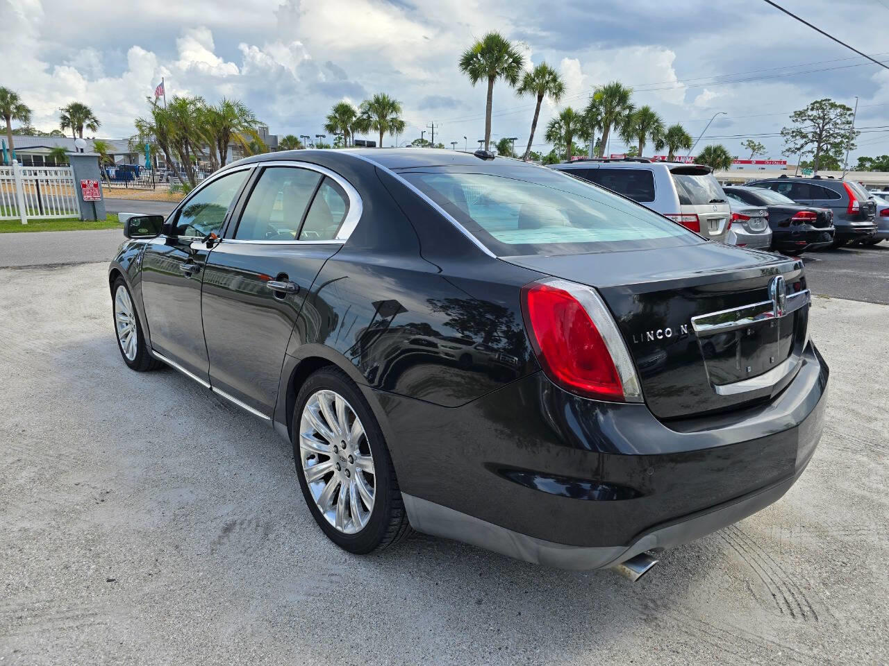 2011 Lincoln MKS photo 9