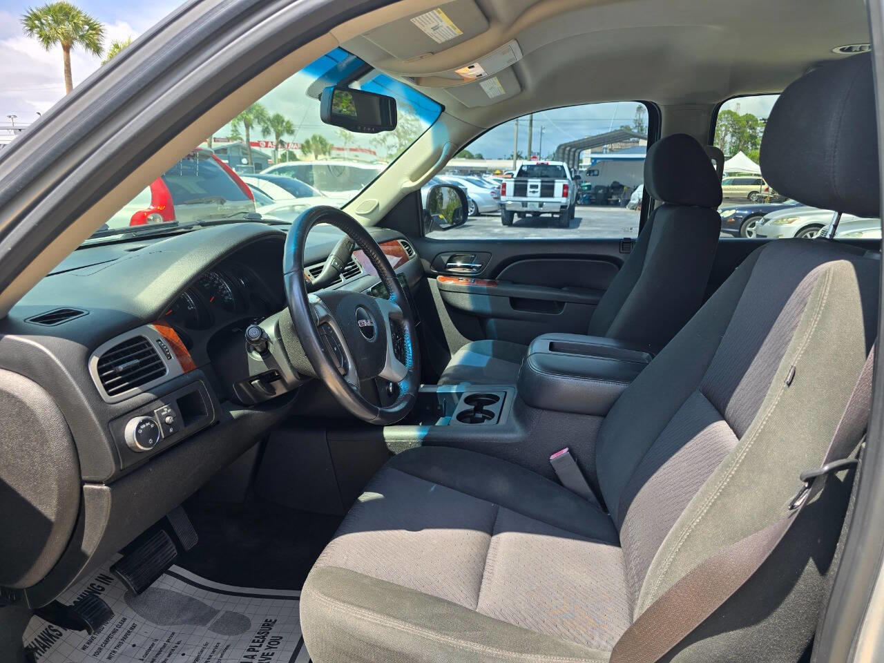 2012 Gmc Yukon SLE photo 2