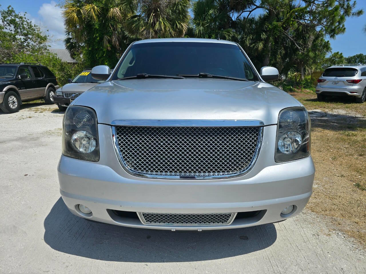2012 Gmc Yukon SLE photo 3