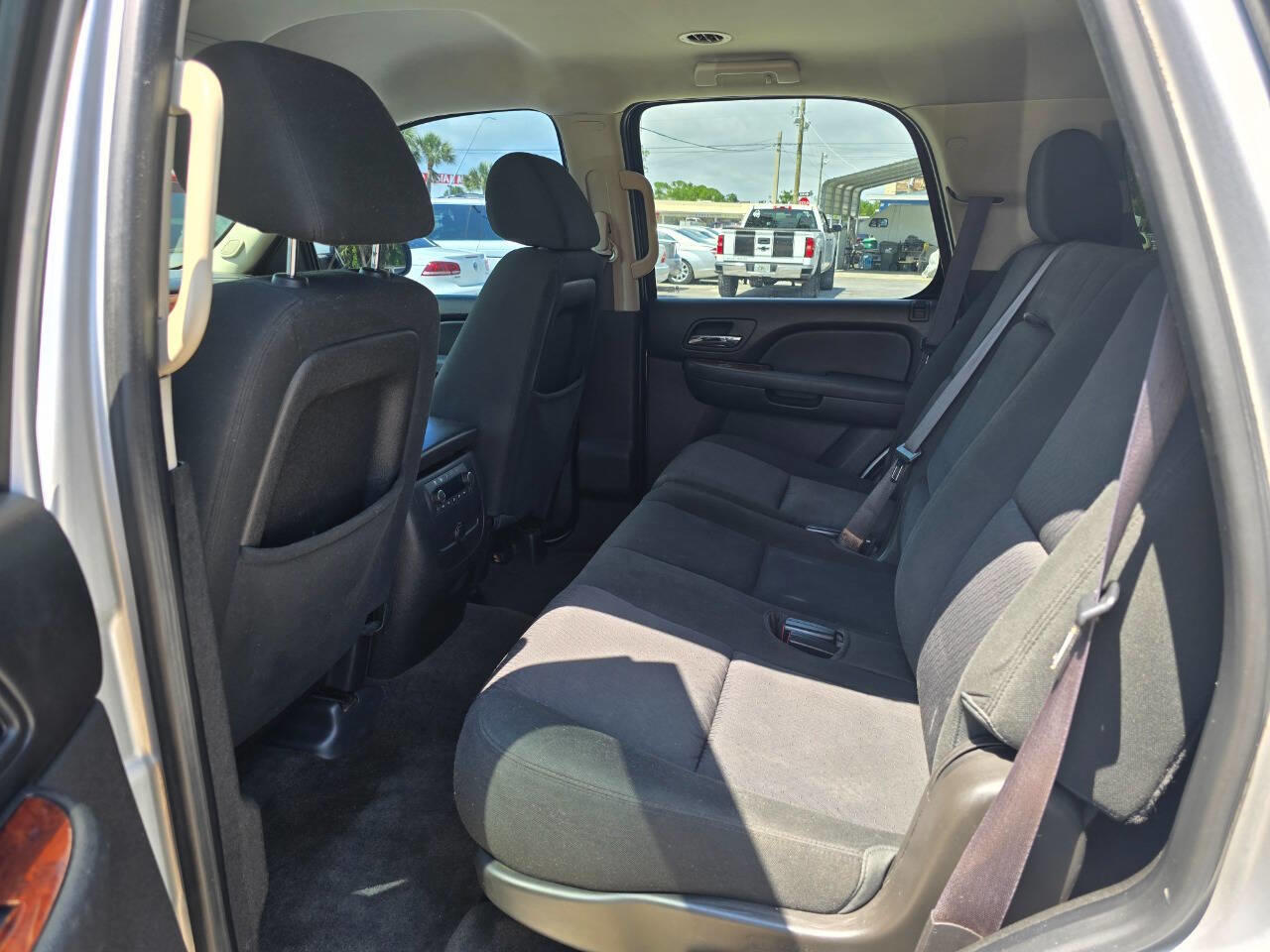 2012 Gmc Yukon SLE photo 4