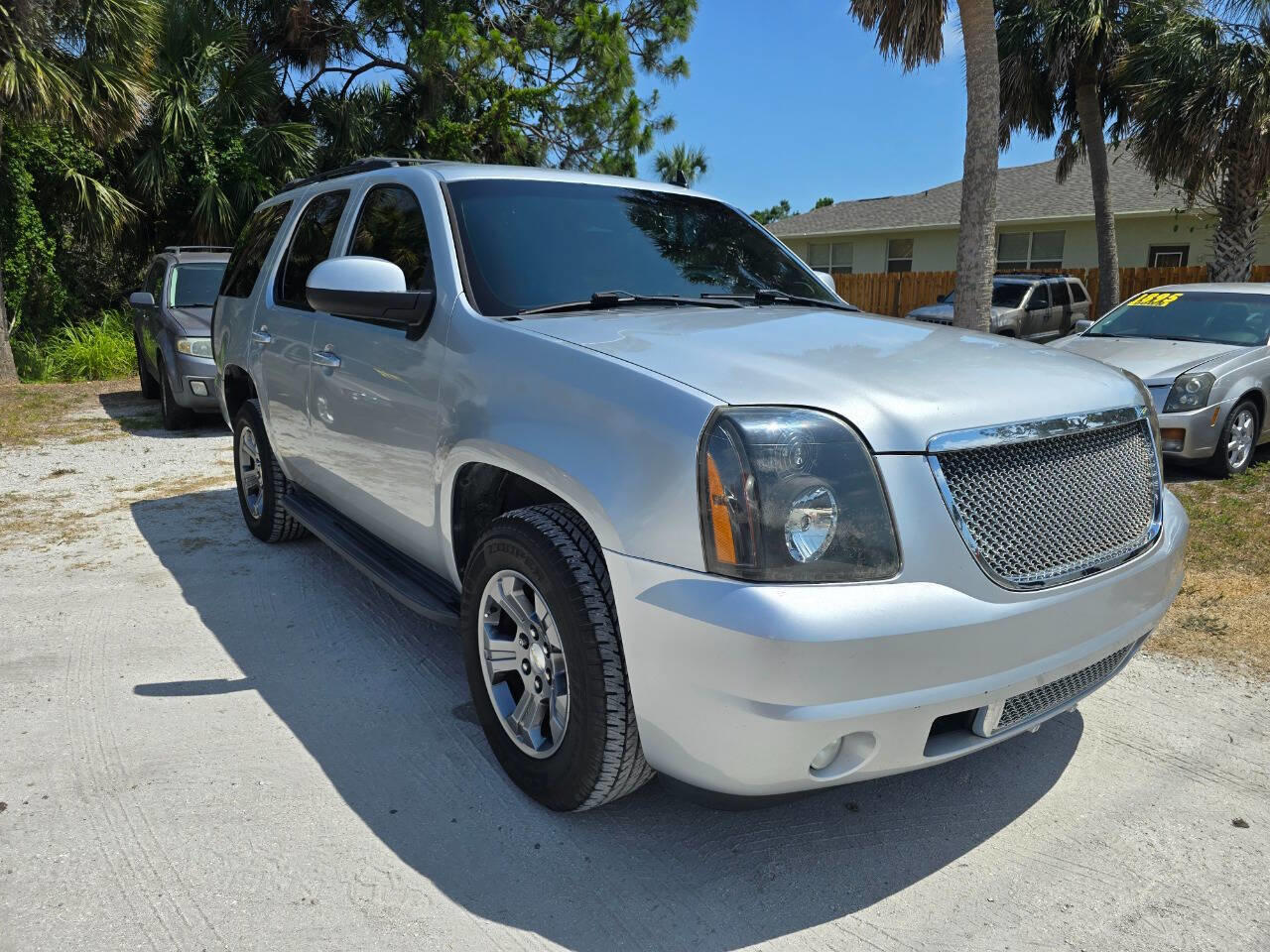 2012 Gmc Yukon SLE photo 5