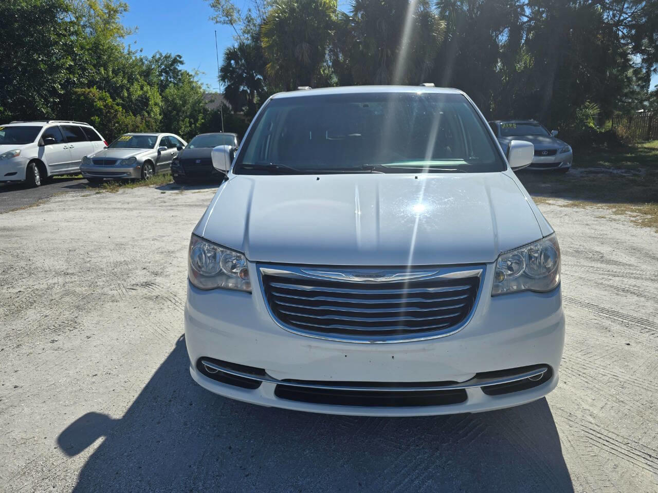 2014 Chrysler Town & Country Touring photo 3