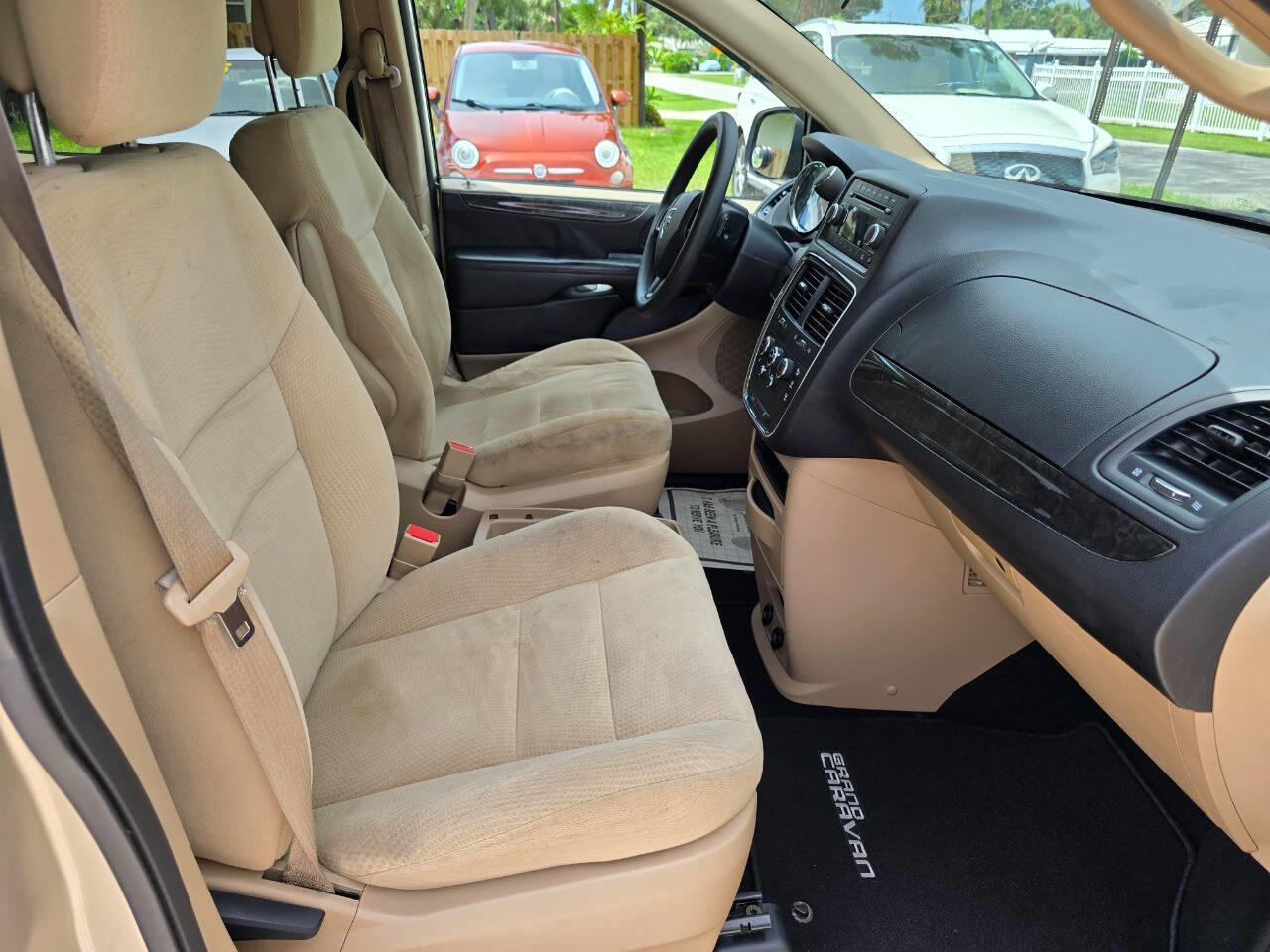2014 Dodge Grand Caravan SE photo 2