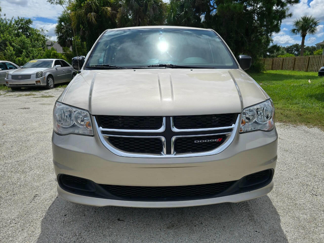 2014 Dodge Grand Caravan SE photo 3